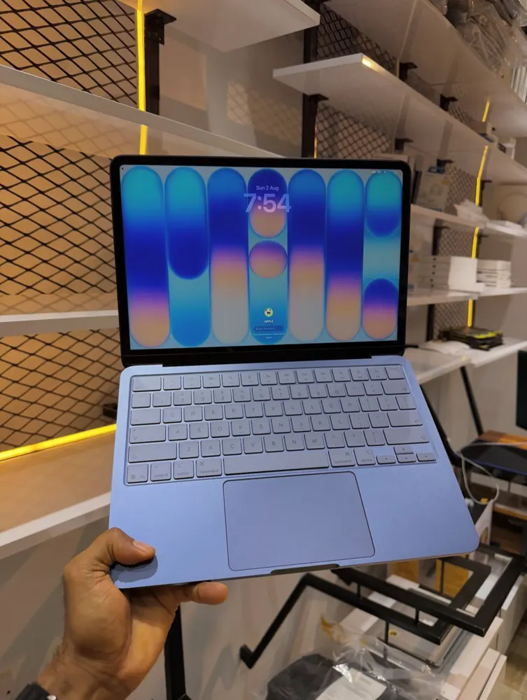MacBook Neo 13